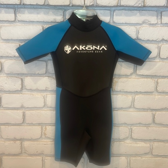 AKONA ADVENTURE GEAR WETSUIT BOYS SIZE 8/9 - Picture 1 of 6